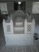 Structure de mausolée moderne islamique en marbre blanc, sculptée à la main, durable et personnalisable, à fixation au plafond