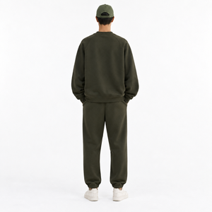 Sudadera extragrande de tejido grueso con bordado detallado, tela suave y corte relajado, perfecta para la moda urbana moderna. - Product Image 2