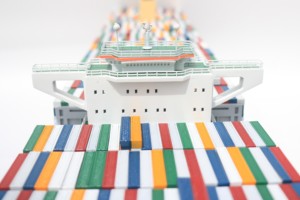 Modelo de Buque de Carga Comercial de Madera Hecho a Mano por OOCL GERMANY para Decoración del Hogar, Oficina y Exhibición Global - Product Image 6