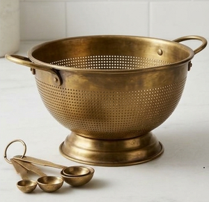 Colador de latón con asas, colador perforado, herramienta de cocina de metal vintage, cesta coladora de alimentos para cocina - Product Image 2