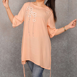 Tops pour femmes au style minimaliste, confortables et parfaits pour un look décontracté et une mode épurée - Product Image 2