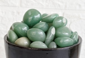 Wholesale Green Aventurine Tumbled Stones Crystal Stone <b>Top</b> Selling For Home Decor Best Design Drawing Room Decor - Product Image 5