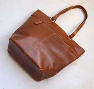 Sac en cuir de qualité supérieure, grande capacité, pour femmes, facile à porter comme sac à main ou sac à bandoulière, à bas prix - Product Image 1