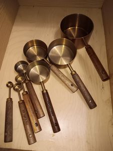 Juego de Tazas y Cucharas Medidoras de Latón con Mangos de Madera, Reutilizables, de Grado Alimenticio, Alta Calidad, 4 Piezas - Product Image 6