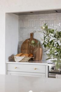 Planche à découper en bois d'acacia, grande, carrée, épaisse, durable, surface sûre pour les couteaux, idéale pour couper, servir et l'utilisation en cuisine - Product Image 6