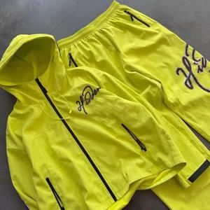 Ensemble de survêtement léger brodé avec logo d'usine OEM, coupe oversize, coupe-vent en nylon - Product Image 2