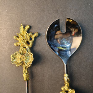 Ensemble de serveur à gâteau et de fourchettes à dessert en or luxueux avec fleurs d'orchidée, ensemble de coupe de gâteau de mariage orné de fleurs pour les fêtes et les événements - Product Image 3