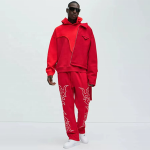 Sweat-shirt à capuche rouge personnalisé pour homme, design à panneaux irréguliers, bords non finis, manches longues - Product Image 3