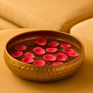 Bol Urli en laiton écologique de qualité supérieure, design traditionnel, pour fleurs flottantes, Pooja Thaali, décoration intérieure, usage festif pour temple - Product Image 1