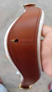 Licol de luxe en cuir blanc de qualité supérieure avec rembourrage pour le nez et les joues, personnalisable avec canal vide - Product Image 6