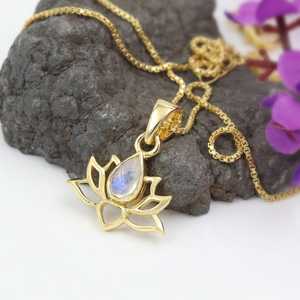 สร้อยคอรูปดอกบัวประดับมูนสโตนสีรุ้ง เงินแท้ 925 สไตล์วินเทจ จี้หมั้น NIKHIL GEMS รับรองโดยผู้ตรวจสอบอิสระ ของขวัญสำหรับผู้หญิง - Product Image 2