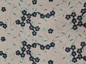 Tissu en coton blanc en gros avec ruban bleu marine, grappes florales et broderie de tiges vertes, travail de cordon 3D pour la confection - Product Image 2