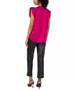 Top con maniche a V in raso da donna | Vince Camuto - Product Image 4