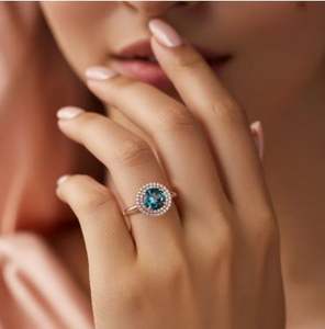 Anillo de Compromiso de Moissanita Azul en Plata de Ley 925 con Baño de Oro y Engaste de Garras para Mujer - Joyería para Boda y Aniversario - Product Image 3