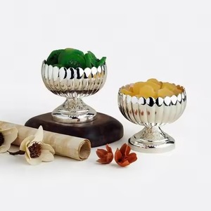 Bol à chocolat en métal argenté avec relief floral, base en résine rose, support à gâteau et bonbons arabes, bol à chocolat - Product Image 6