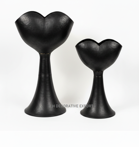 Modernos Jarrones de Corazón de Aluminio Negro Mate, Maceteros Minimalistas con Pedestal, Elegantes y Ecológicos, Adornos Decorativos para Bodas, Hogar y Oficina - Product Image 4