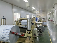 Rouleau d'emballage pour impression flexographique à plastifier personnalisé, rouleau jumbo de papier enduit PE de feuille d'aluminium laminé