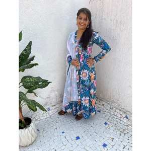 Pantalon haut en coton à impression numérique avec verre fait main Alia Cut et Dupatta en bleu - Product Image 4