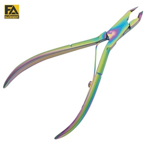 Cortacutículas de Acero Inoxidable de Primera Calidad, el Mejor Cortacutículas para el Cuidado Personal, Cortacutículas de Colores Arcoíris - Product Image 1