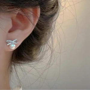 Pendientes de Perlas de Agua Dulce de 6-7 mm de Zhuji Mountain Lake, Casi Impecables, Aurora, Plata Pura, Diseño de Mariposa Versátil y Exquisito - Product Image 2