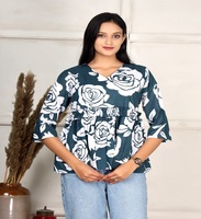 Kurti pendek bergaya Jaipur dengan desain bunga, lengan ¾, katun, motif cetak tangan, simpel & kasual, cocok untuk pakaian kantor India.