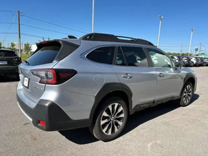 Voitures d'occasion authentiques Outback Limited 2025 disponibles à la vente - Produit automobile - Product Image 5