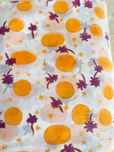 Tissu en coton léger et écologique imprimé à la main, motif floral orange et blanc Jaipur Sanganeri, 90 GSM, pour femmes et hommes - Product Image 1