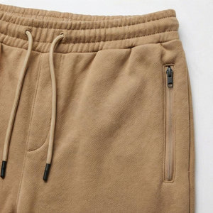 Survêtement athlétique pour homme, tissu léger et durable, parfait pour la course à pied, l'entraînement, la salle de sport et les activités sportives en plein air. - Product Image 5