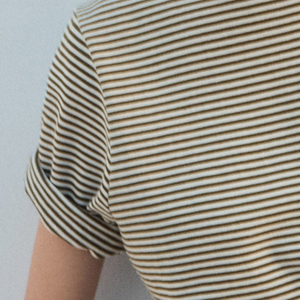 Conception de t-shirts à manches courtes et col rond avec coupe décontractée, design rayé, prix abordable, haute qualité, avec logo personnalisé - Product Image 3