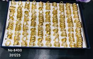 Nouvelle Collection Tendance : Bagues Fantaisie Modernes Plaqué Or Mix & Match pour Hommes et Femmes, Alliances en Acier Inoxydable - Product Image 2