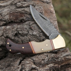 Couteau pliant en acier damas forgé à la main sur mesure avec manche en bois de rose et os - Product Image 6