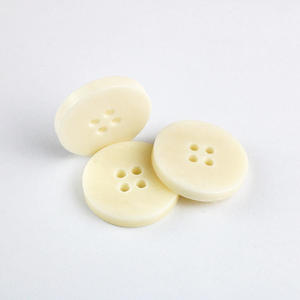 Boutons personnalisés en os blanc à 4 trous pour manteau trench extérieur - Product Image 1