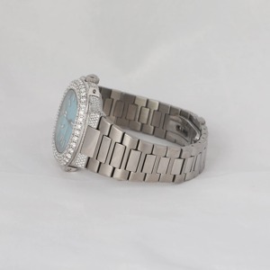 นาฬิกา Verdantis VVS Moissanite สีเงิน ประดับเพชรเต็มตัว ตัวเรือนทรงแปดเหลี่ยม หน้าปัดสีเขียวลายรัศมี สายแบบ Integrated Link สปอร์ต นาฬิกาหรูสั่งทำพิเศษ - Product Image 3