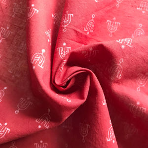 Tissu 100% coton imprimé à la main, base rouge, motif ethnique Buti blanc |   Textile en gros de Jaipur - Product Image 3