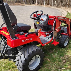 รถแทรกเตอร์ขนาดเล็ก Massey Ferguson รุ่น GC1700 ซีรีส์ 22HP-24HP สำหรับการเพาะปลูกในพื้นที่เกษตรกรรม ดีไซน์ทนทาน พร้อมระบบไฮโดรสแตติกที่ทำงานได้อย่างราบรื่น - Product Image 5