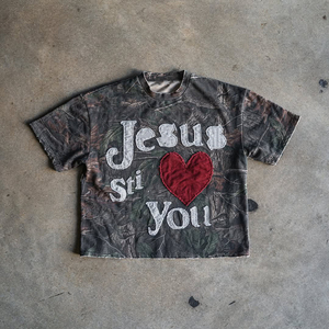 เสื้อสตรีทแวร์ทรงโอเวอร์ไซส์ แขนกลาง ตัดเย็บแบบครอป ทรงบ็อกซี่ ผ้าเทอร์รี่หนา 300 กรัม ผ้าฝ้าย 100%  ตกแต่งด้วยแพทช์  ทรงไหล่ตก  ล้างสีแบบแอซิด  ระบายอากาศได้ดี - Product Image 4