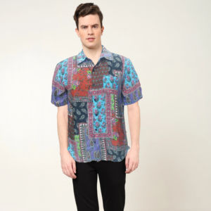 Chemise homme premium en polyester à imprimé floral multicolore, coupe classique, col chemise et manches courtes. - Product Image 1