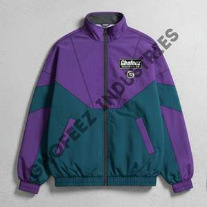 Ensemble coupe-vent unisexe personnalisé avec logo, style streetwear, survêtement rétro oversize 2 pièces, veste et pantalon légers doublés en mesh - Product Image 4