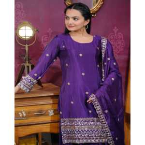 Costume de créateur brodé Chinon Sharara avec broderie séquentielle Vêtements indiens et pakistanais - Product Image 3