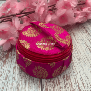 Belle boîte ronde de broderie à la main avec fermeture à glissière boîte de bracelet à bijoux de stockage en soie avec fermeture à glissière pour accessoires pour femmes - Product Image 2