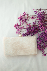 Bolso de mano de resina de diseño, hecho a mano con epoxi y acrílico, para novias, cócteles y eventos. - Product Image 3