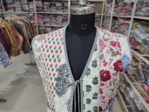 Chaleco Acolchado Floral de Algodón para Mujer, Cuello en V, Bordado, Sin Mangas, Ropa de Primavera, REGALO PARA ELLA - Product Image 4