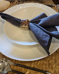 Anillo para Servilletas con Concha de Cauri, Hecho a Mano, Porta Servilletas de Concha Natural para Decoración de Mesa - Product Image 1