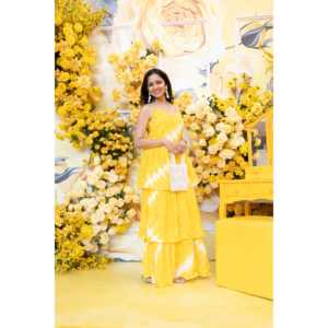 Vestido Amarillo Shibori Tie-Dye con Tirantes Finos y Silueta Holgada, Transpirable, Cintura Natural, Talla XS para Uso Diario - Product Image 4