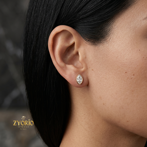 ต่างหูเพชรทรงคุชชั่นแบบคลาสสิกจาก Zyorio Jewels เพชรเพาะเลี้ยงในห้องปฏิบัติการ ทองคำขาว 14k รับรองโดย IGI ของขวัญสุดอินเทรนด์สำหรับผู้หญิง - Product Image 4