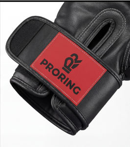 นวมชกมวยหนังแท้สีดำคลาสสิก สายรัดข้อมือสีแดง สำหรับฝึกซ้อมและต่อยมวยไทย - Product Image 5