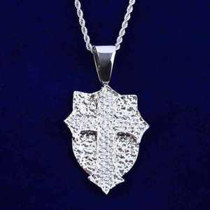 Divine Protector Colgante de Cruz Estilo Hip Hop para Hombre, Plata 925, Diamante Moissanita VVS1 de Corte Brillante, Chapado en Oro Fino - Product Image 2