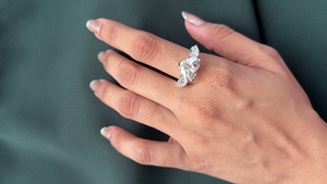 Bague en diamant taille cœur en or blanc 14 carats, diamant de laboratoire certifié IGI, bijou de fiançailles élégant, éclat radieux, romantique et intemporel - Product Image 4