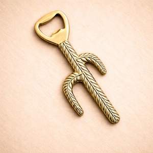 Abridor de Botellas de Hierro Fundido con Diseño Rústico Vintage, Agarre Fuerte, Acabado Duradero, Perfecto para el Hogar, Bar, Cocina y Decoración Forestal - Product Image 3