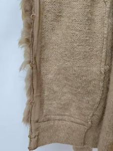 เสื้อคาร์ดิแกนผู้หญิงถักลายเคเบิล 100% ขนสัตว์ ให้ความอบอุ่นสูงสุด ระบายอากาศได้ดี และมีสไตล์ พร้อมโลโก้ด้านหน้า - Product Image 3